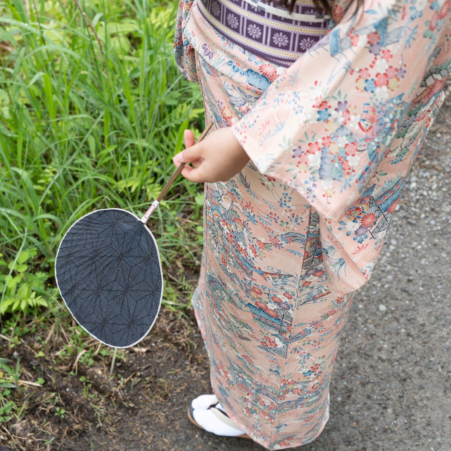 A fan made of vintage kimono / ビンテージ着物うちわ 大島紬