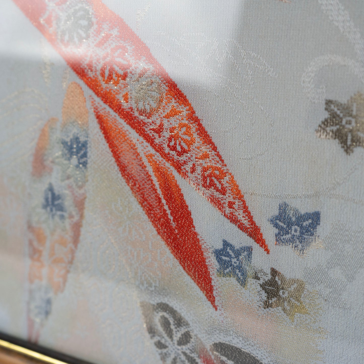 Vintage kimono tapestry with vintage frame / ビンテージ着物 額付き