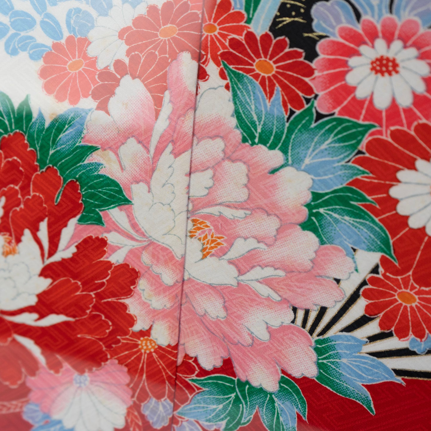 A vintage kimono tapestry with vintage frame / ビンテージ着物 額付き