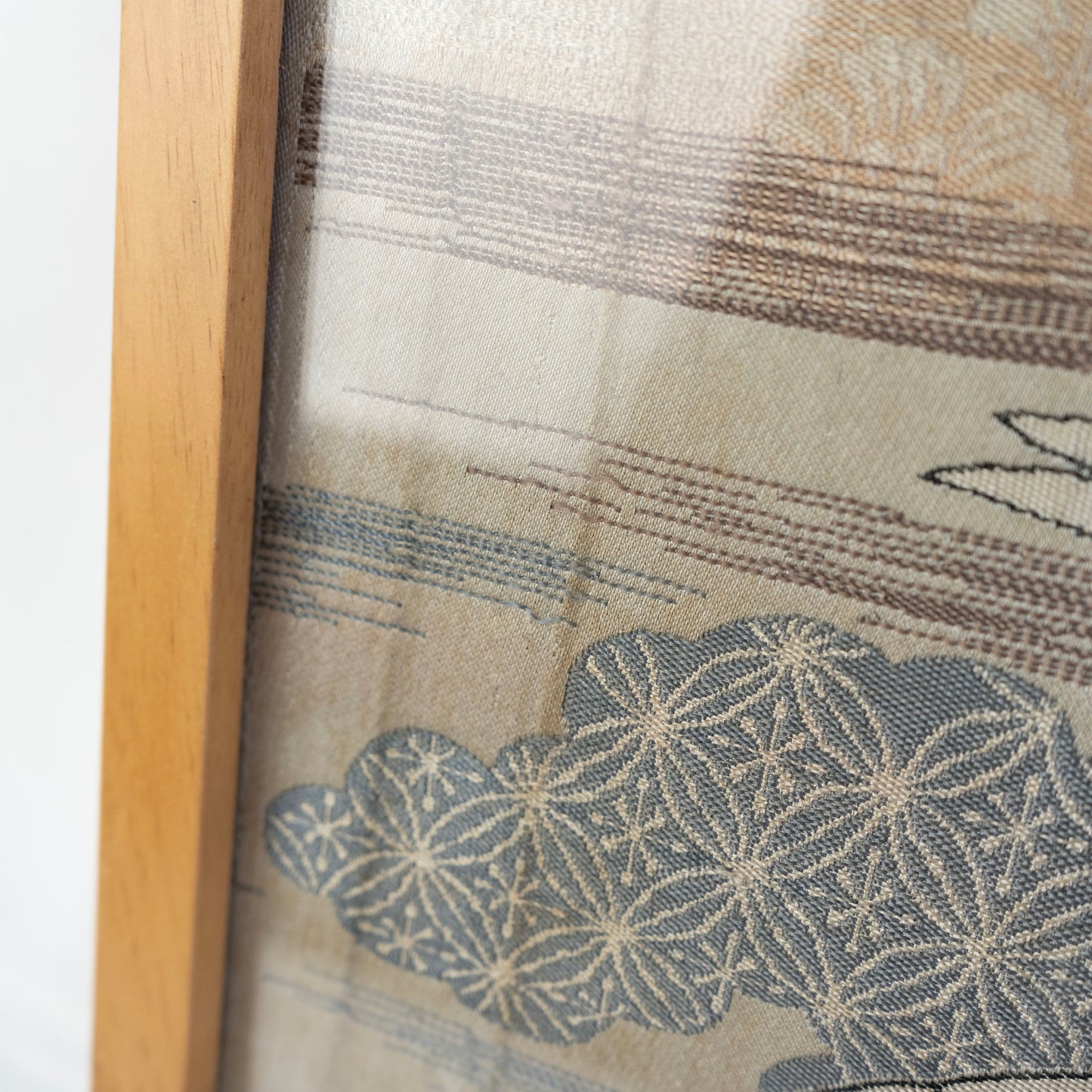 A vintage kimono tapestry with vintage frame / ビンテージ着物 額付き